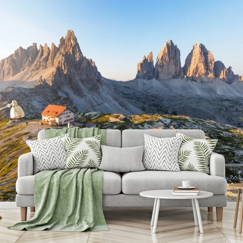 Fototapete sonnenbeschienene berghütte und alpine gipfel – Wallnifity®