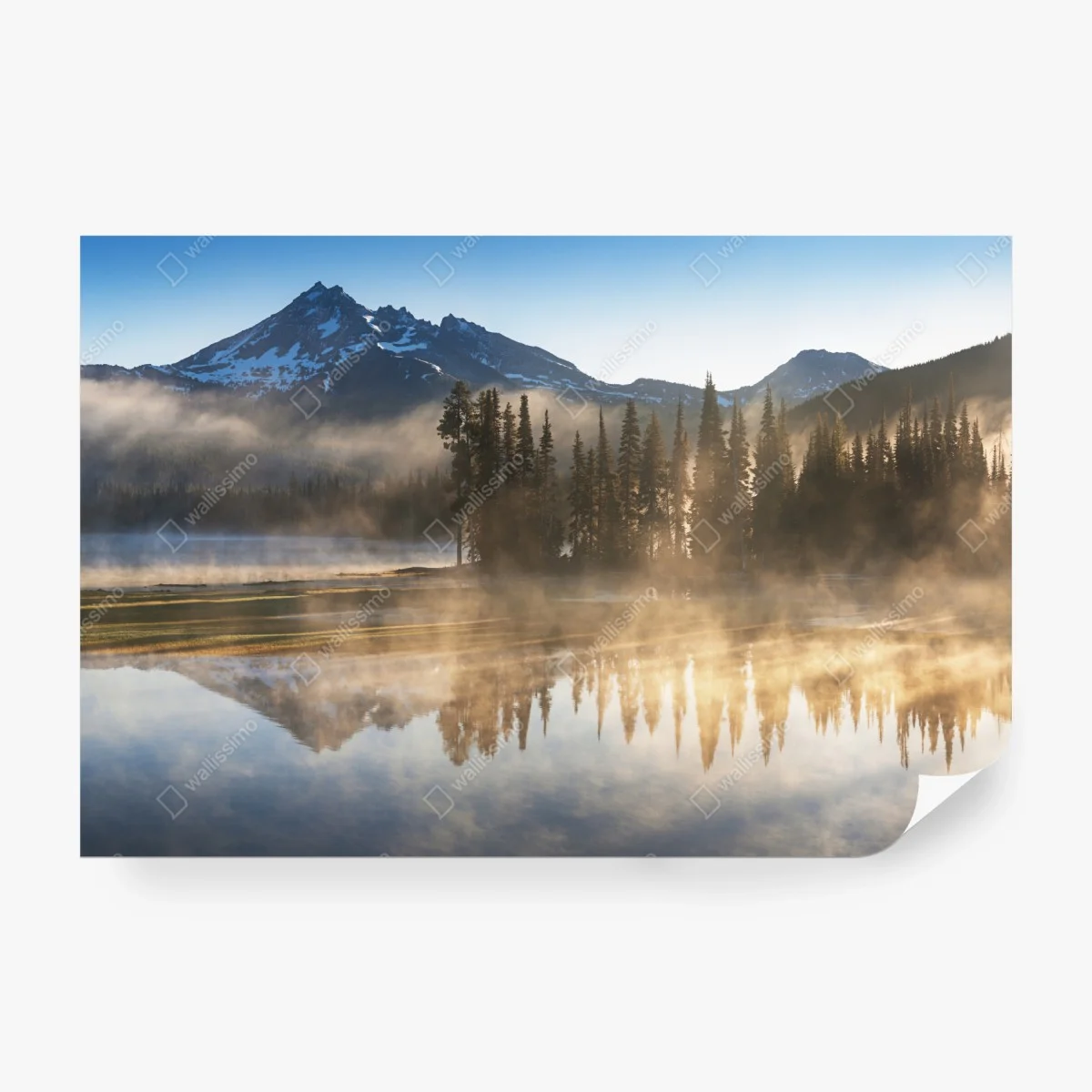 Fototapete nebliger bergsonnenaufgang mit spiegelung – Wallnifity®