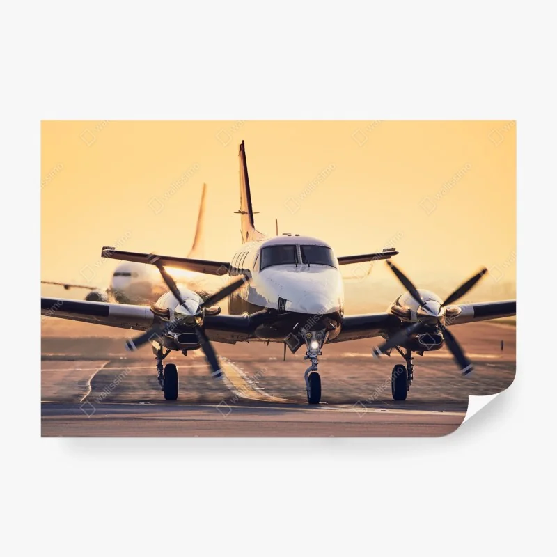 Fototapete zweimotoriges turboprop auf dem goldenen flugfeld