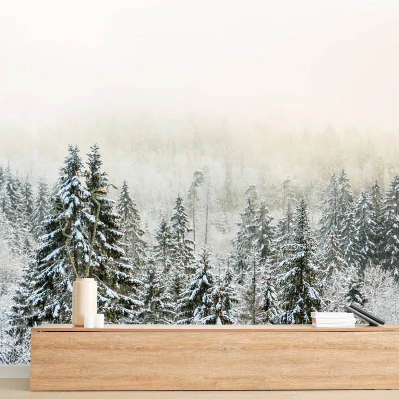 Fototapete verschneiter wald im sanften nebel – Wallnifity®