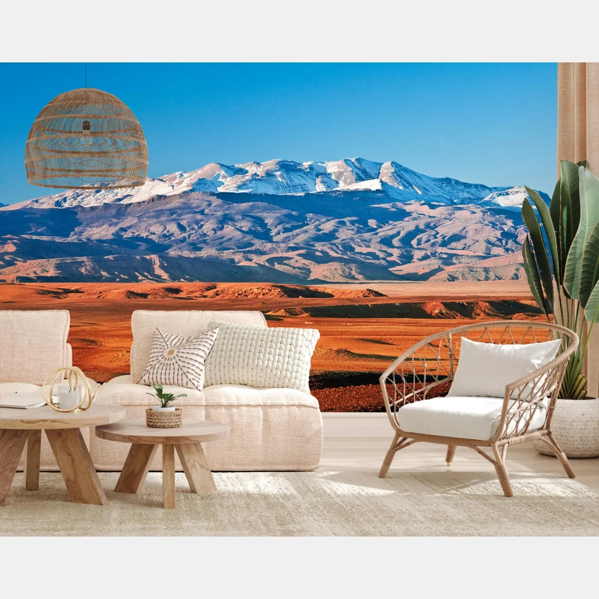 Fototapete sonnenbeschienene wüste mit schneebedeckten bergen – Wallnifity®