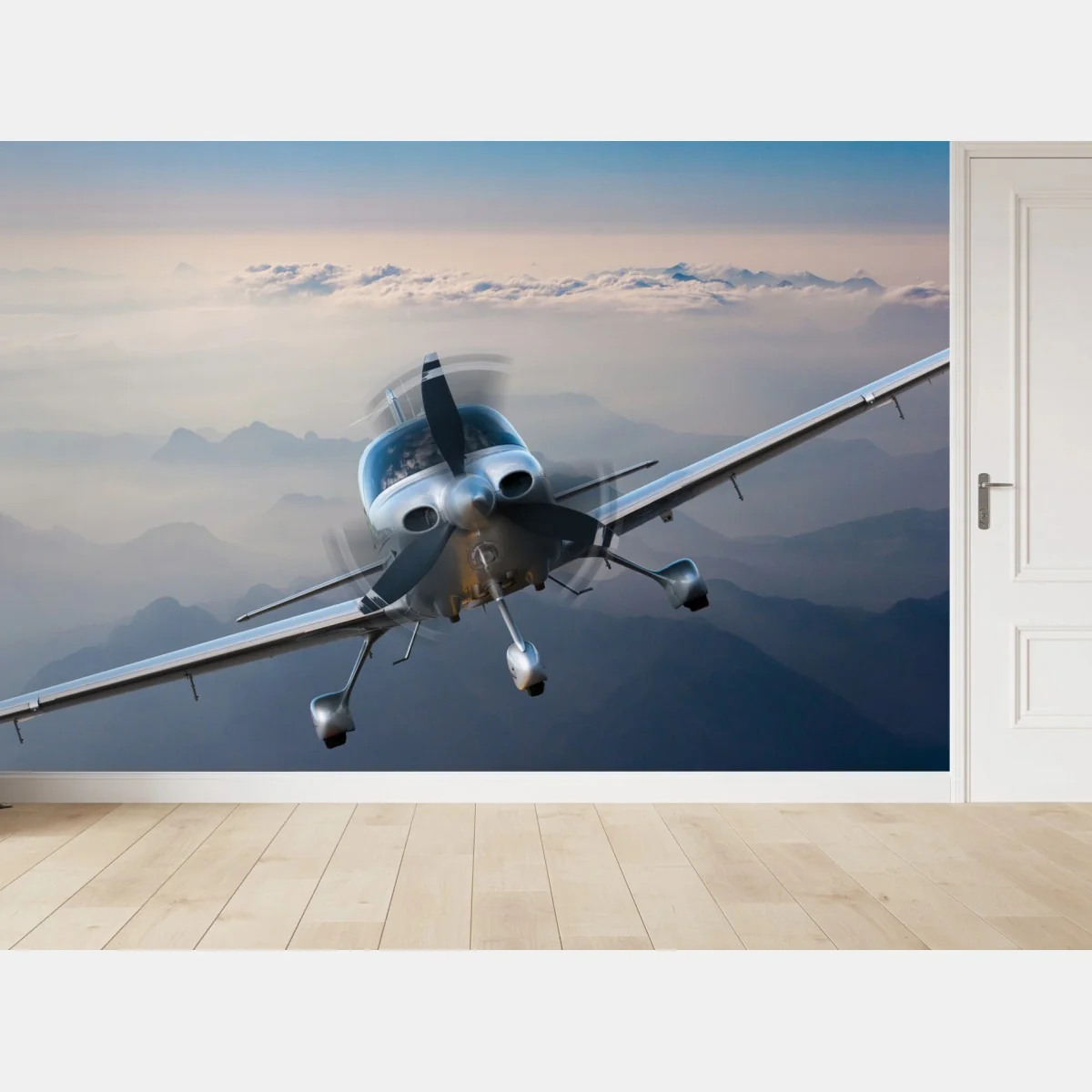 Fototapete silbernes propellerflugzeug über nebeligen bergen – Wallnifity® Fototapete silbernes propellerflugzeug über nebeligen bergen – Wallnifity®