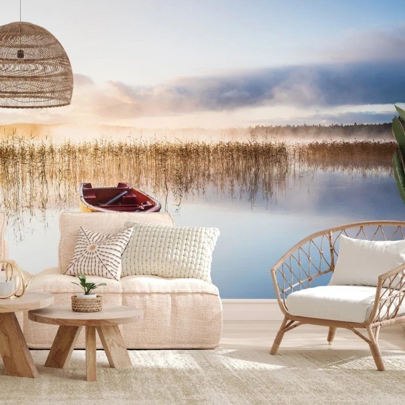 Fototapete nebliger morgen am see mit rotem boot