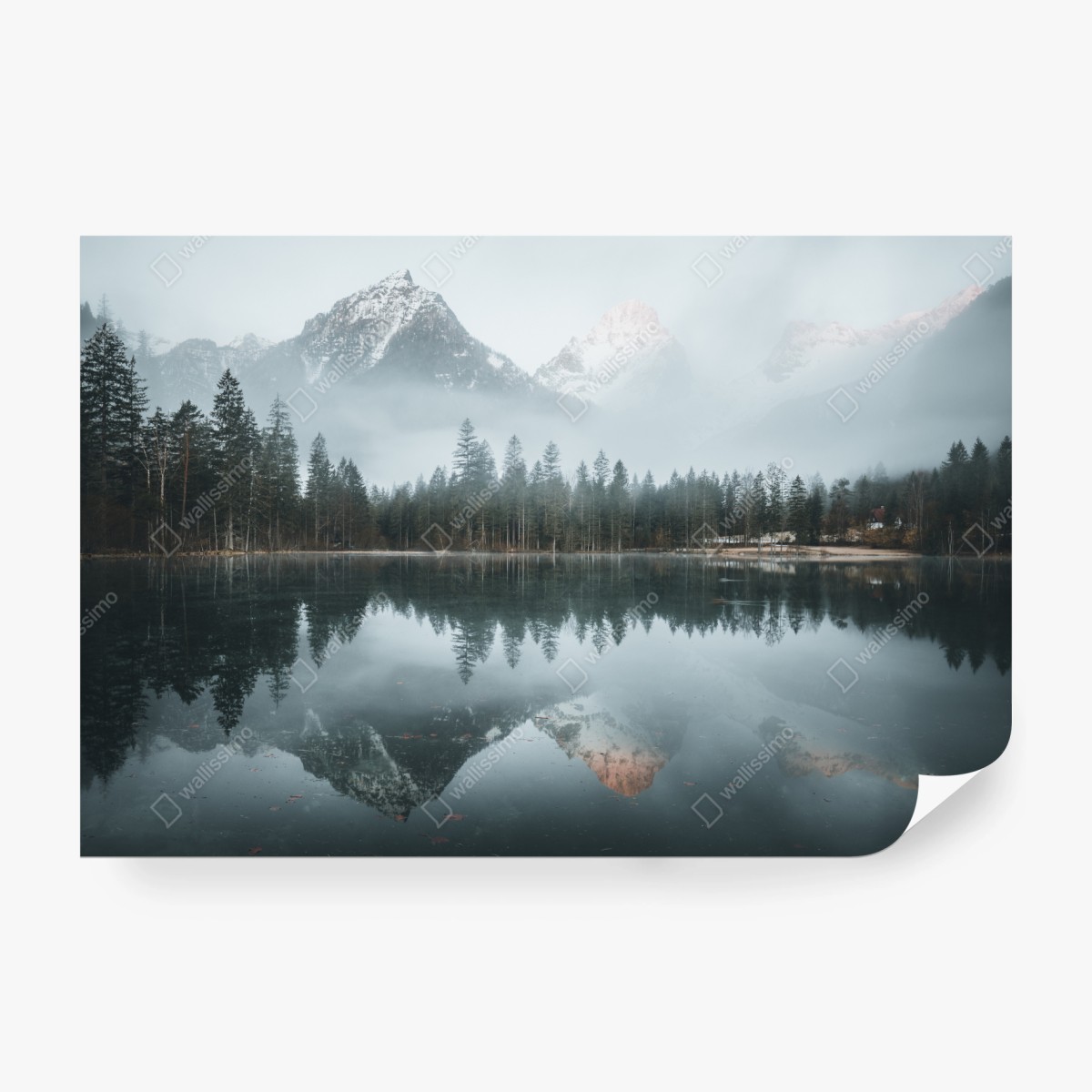 Fototapete neblige alpine spiegelung am ruhigen see – Wallnifity® Fototapete neblige alpine spiegelung am ruhigen see – Wallnifity®