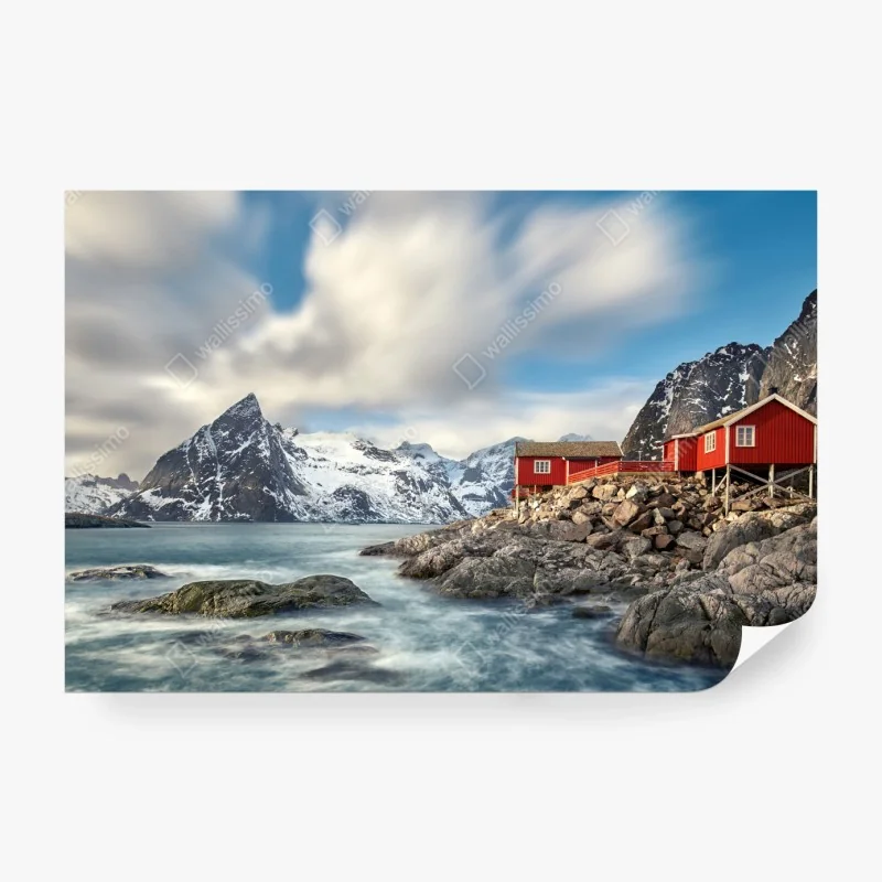 Fototapete rote hütten an verschneiten küstenbergen