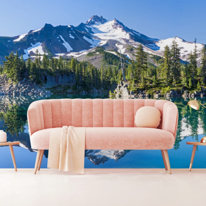 Fototapete ruhiger bergsee mit spiegelndem bergpanorama