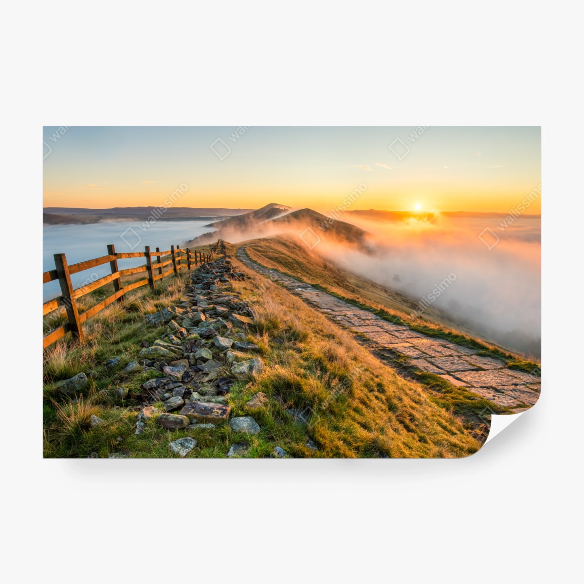 Fototapete sonnenaufgang über einem nebligen bergrücken mit steinweg – Wallnifity®