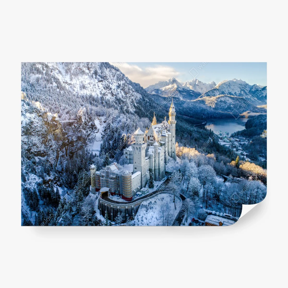 Fototapete winterliches schloss in verschneiten bergen – Wallnifity®