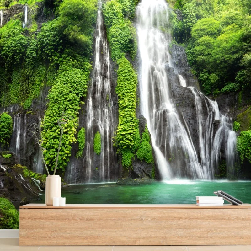 Fototapete ruhiger wasserfall im smaragdgrünen wald – Wallnifity® Fototapete ruhiger wasserfall im smaragdgrünen wald – Wallnifity®