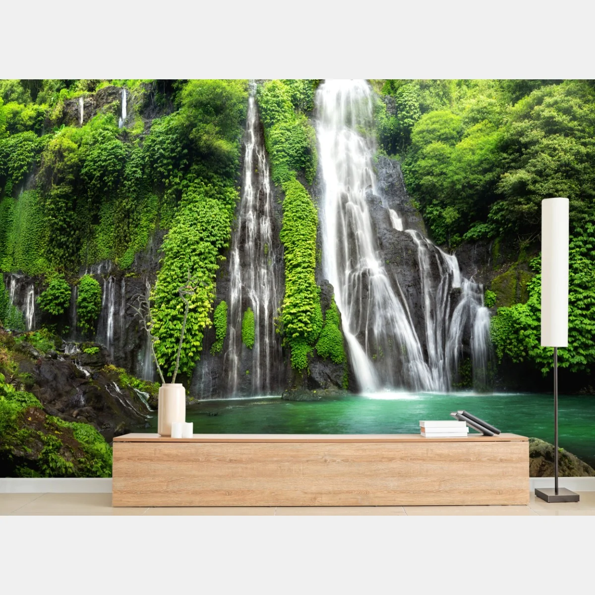 Fototapete ruhiger wasserfall im smaragdgrünen wald – Wallnifity® Fototapete ruhiger wasserfall im smaragdgrünen wald – Wallnifity®