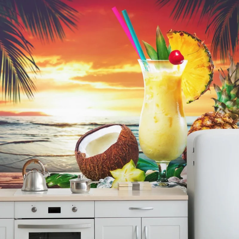 Fototapete tropischer kokos-ananas-cocktail am strand bei sonnenuntergang