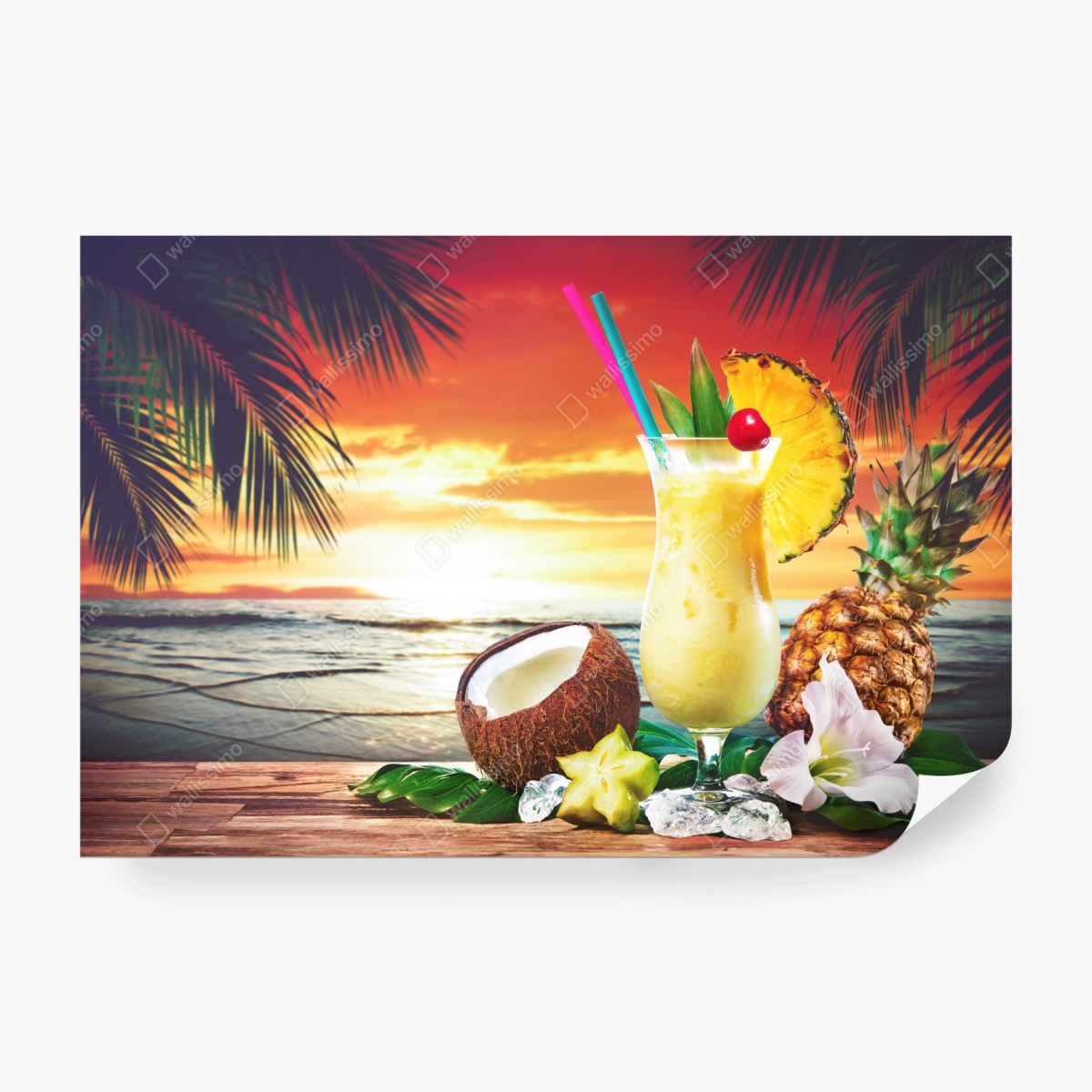 Fototapete tropischer kokos-ananas-cocktail am strand bei sonnenuntergang – Wallnifity® Fototapete tropischer kokos-ananas-cocktail am strand bei sonnenuntergang – Wallnifity®