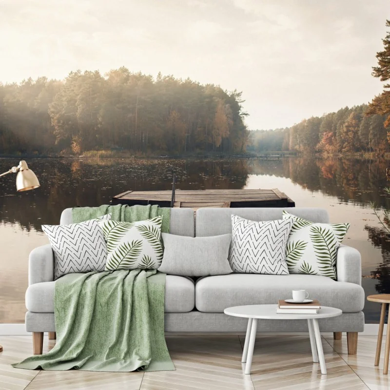 Fototapete herbstmorgen am see mit hölzernem steg