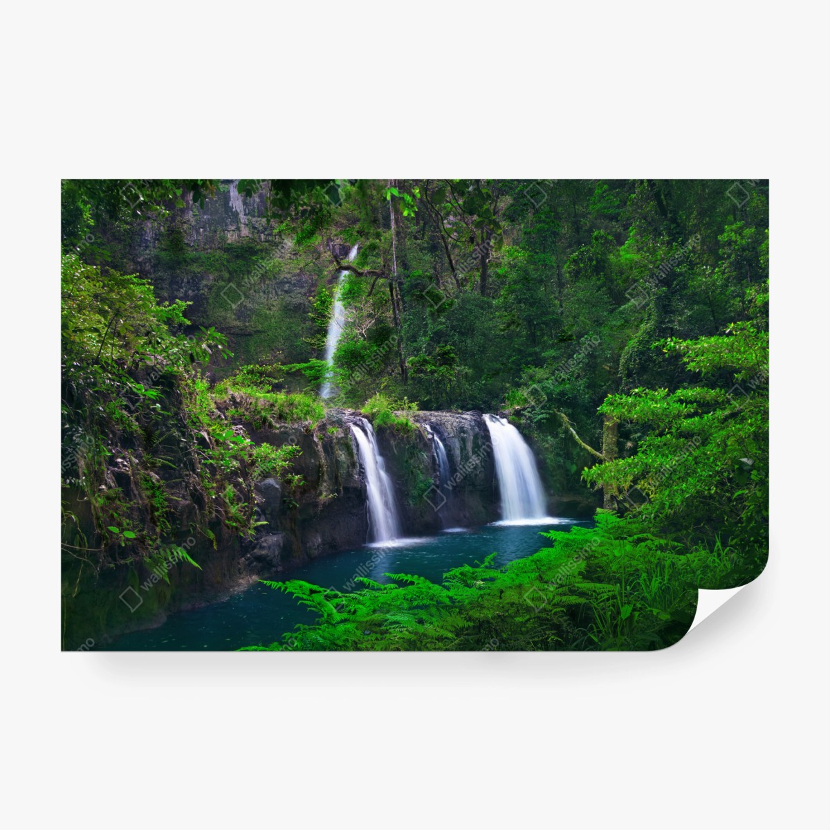 Fototapete beruhigender wasserfall im smaragdgrünen wald – Wallnifity® Fototapete beruhigender wasserfall im smaragdgrünen wald – Wallnifity®