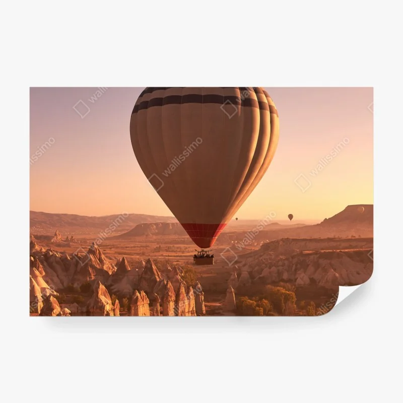 Fototapete heißluftballon über Kappadokien bei sonnenaufgang