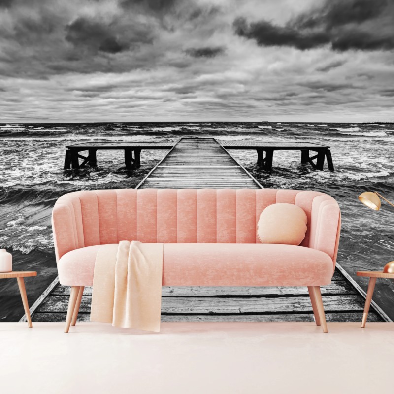 Fototapete dramatischer schwarzweiß-steg in stürmischer see