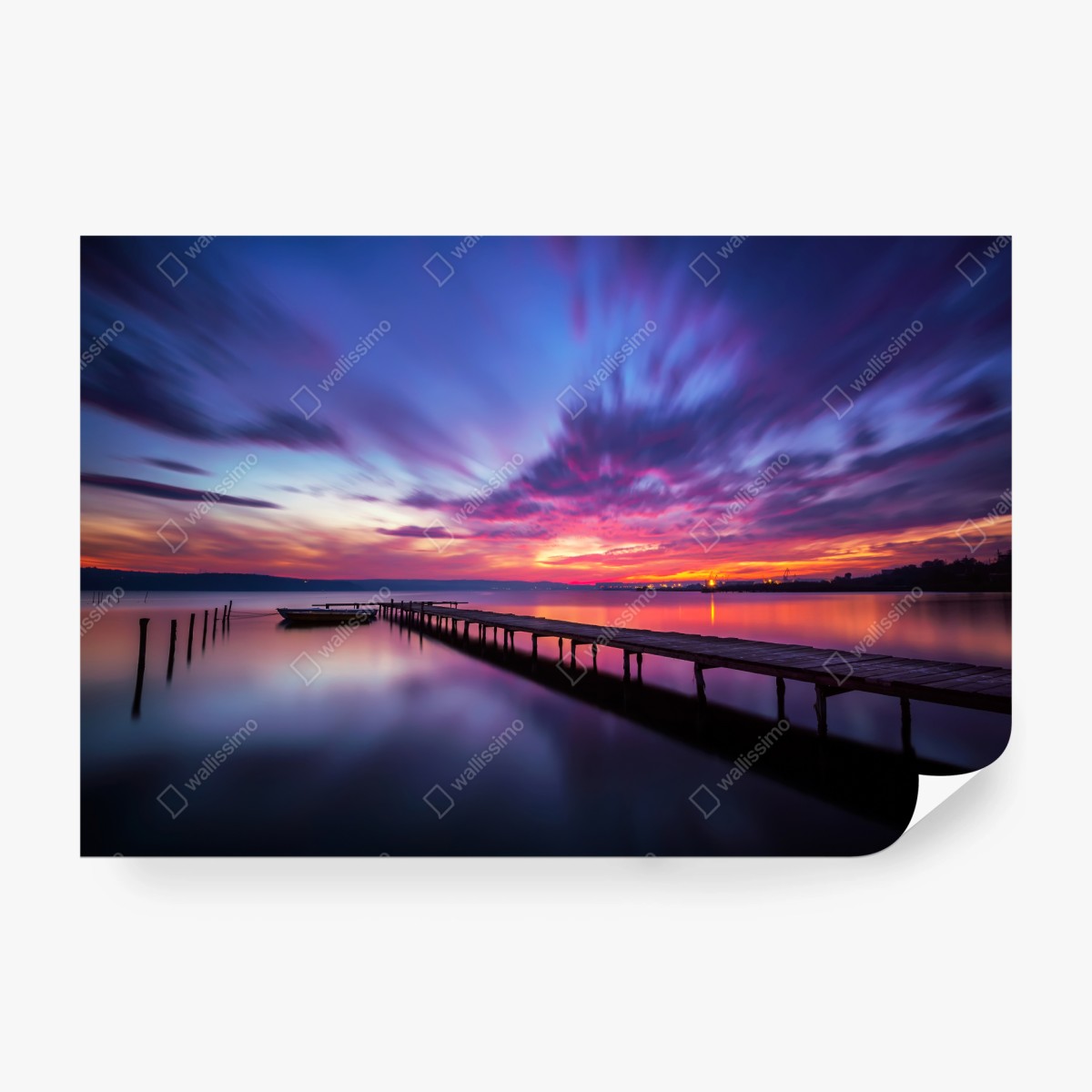 Fototapete sonnenuntergang über ruhigem see mit hölzernem steg – Wallnifity® Fototapete sonnenuntergang über ruhigem see mit hölzernem steg – Wallnifity®