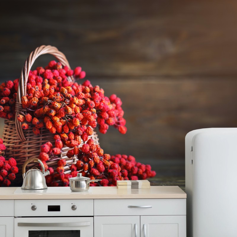 Fototapete herbstliche vogelbeeren im weidenkorb