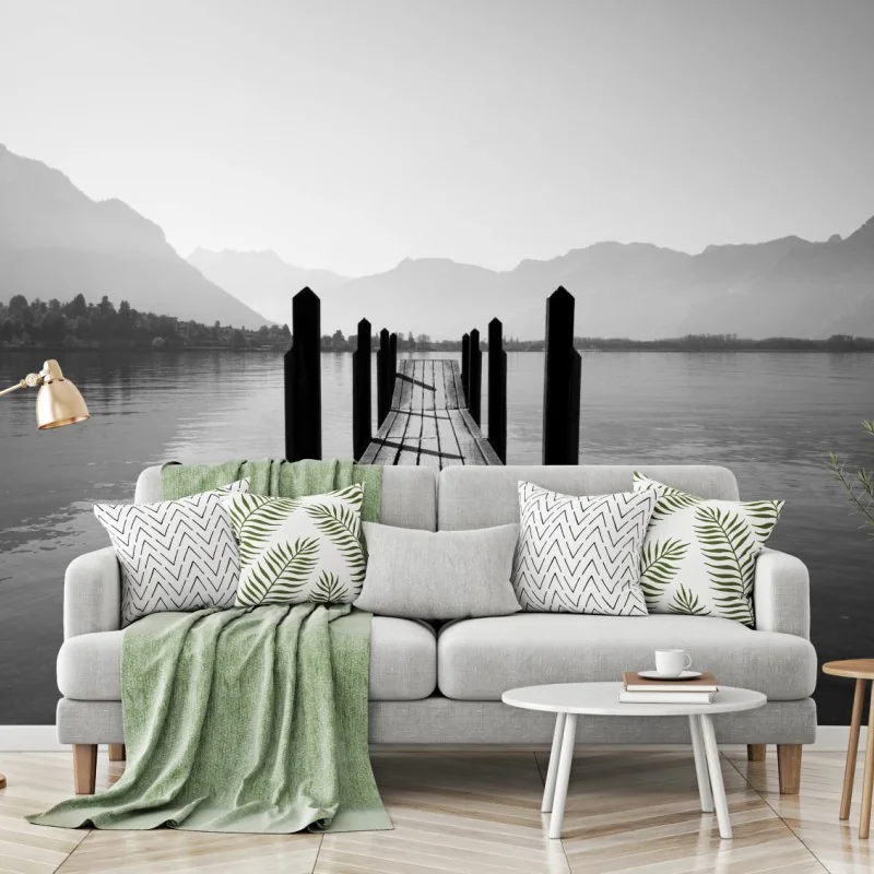 Fototapete ruhiger steg am see in schwarzweiß