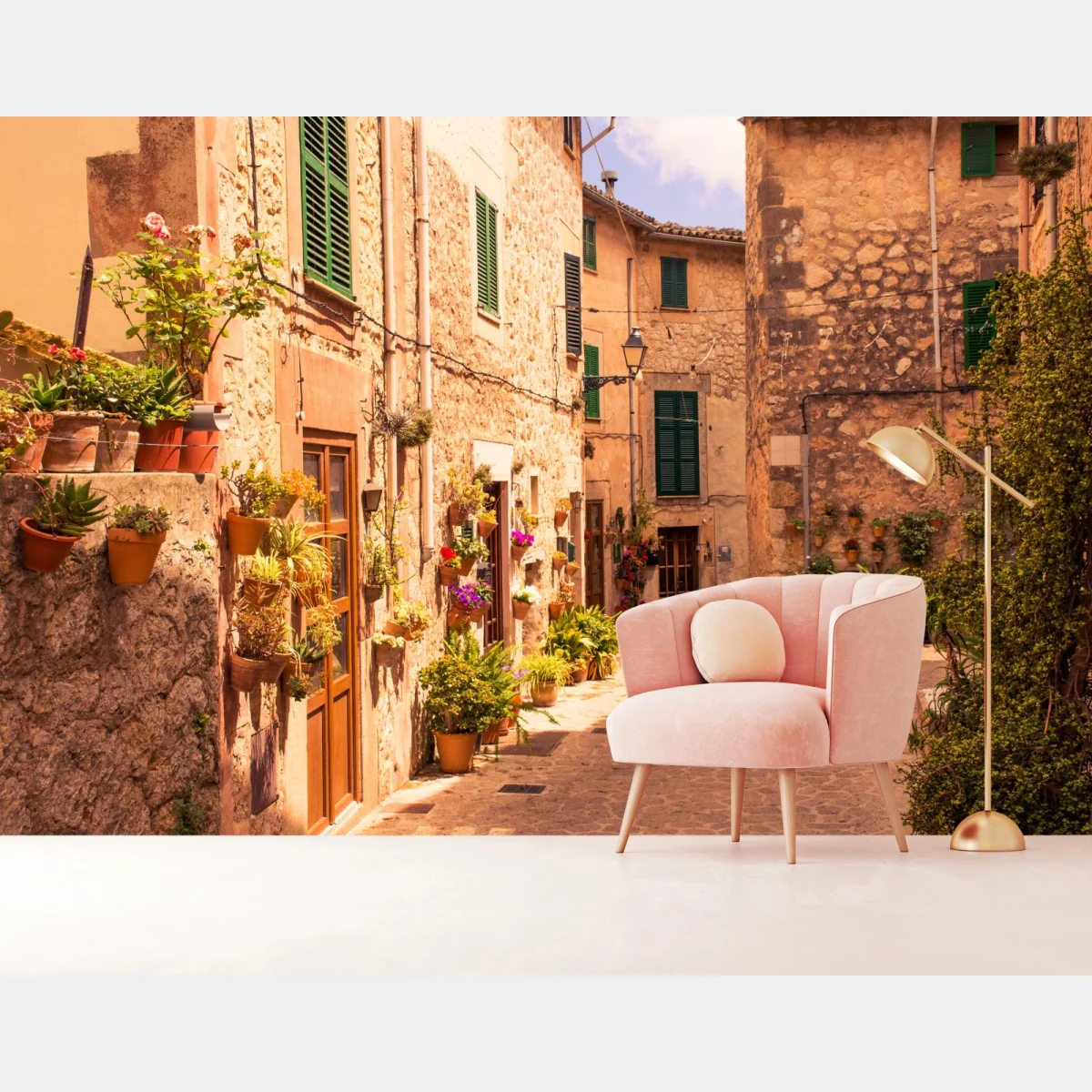 Fototapete sonnige mediterrane gasse mit blumentöpfen – Wallnifity® Fototapete sonnige mediterrane gasse mit blumentöpfen – Wallnifity®