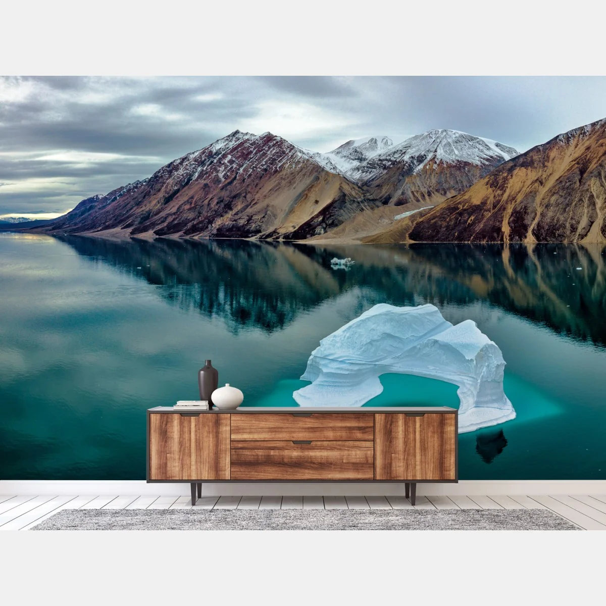 Fototapete eisberg und bergreflexionen in türkisfarbenem wasser – Wallnifity® Fototapete eisberg und bergreflexionen in türkisfarbenem wasser – Wallnifity®