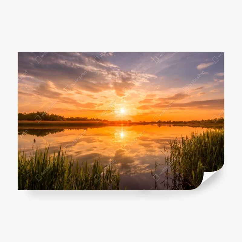 Fototapete goldener sonnenuntergang über idyllischem see