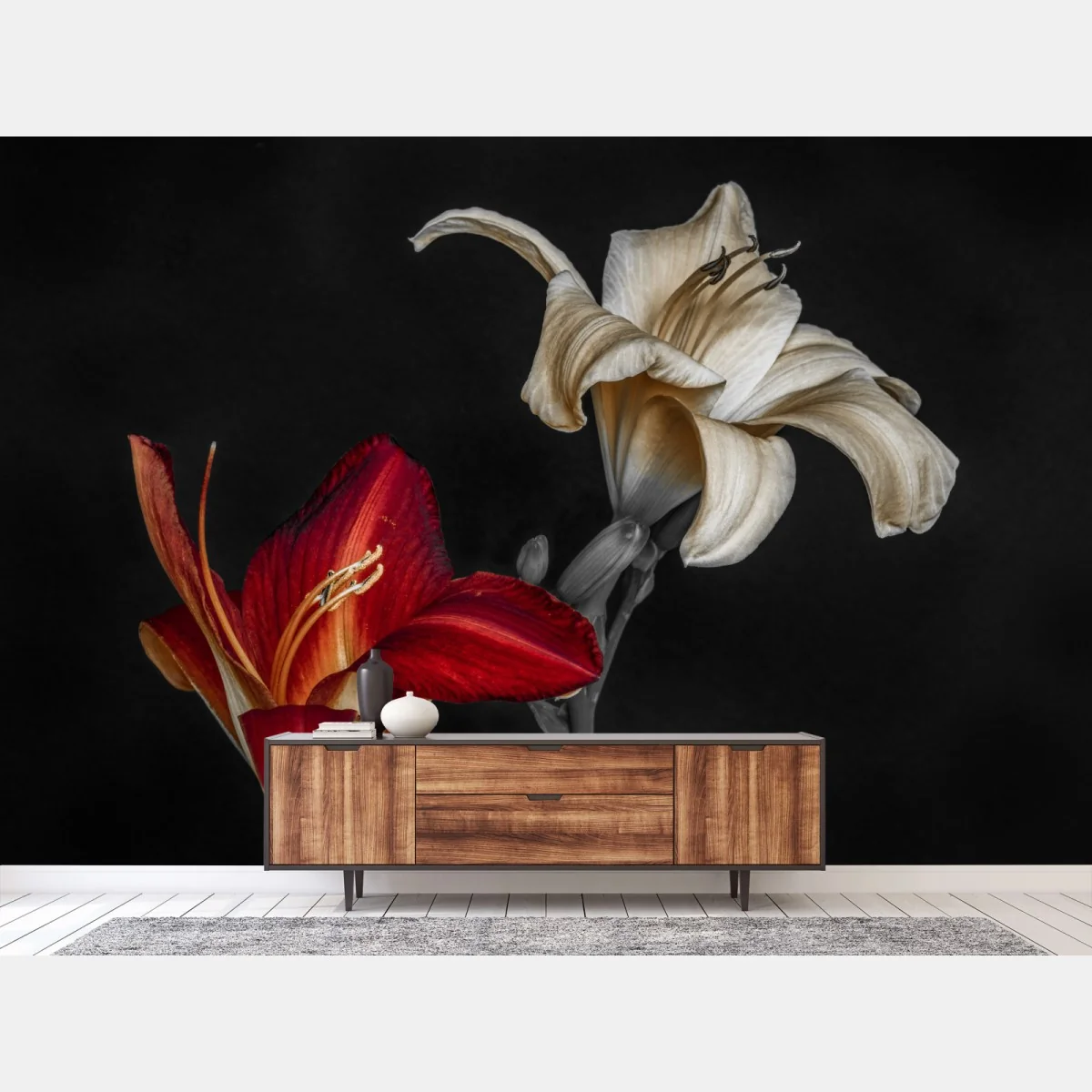 Fototapete dramatische rote und cremefarbene lilien auf schwarzem hintergrund – Wallnifity®