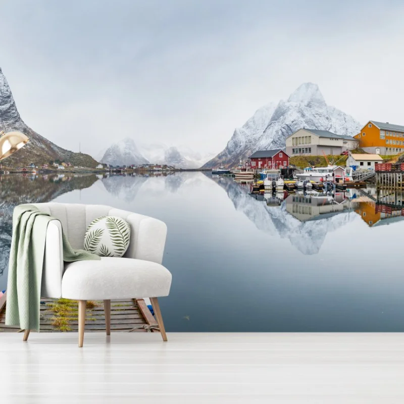 Fototapete spiegelglatter fjord mit bergkulisse