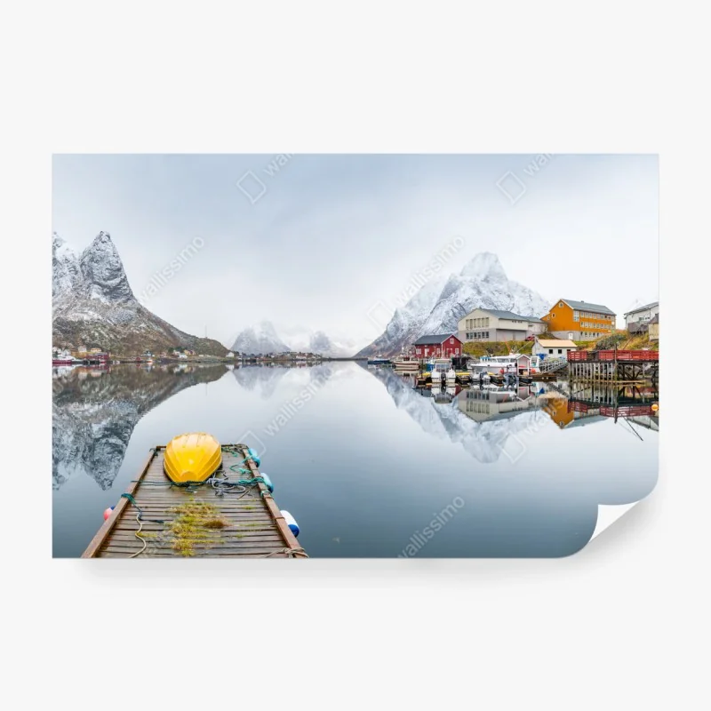 Fototapete spiegelglatter fjord mit bergkulisse