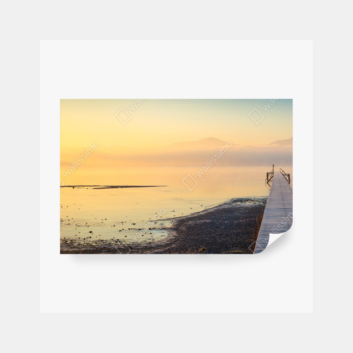 Fototapete nebliger sonnenaufgang über holzsteg – Wallnifity®