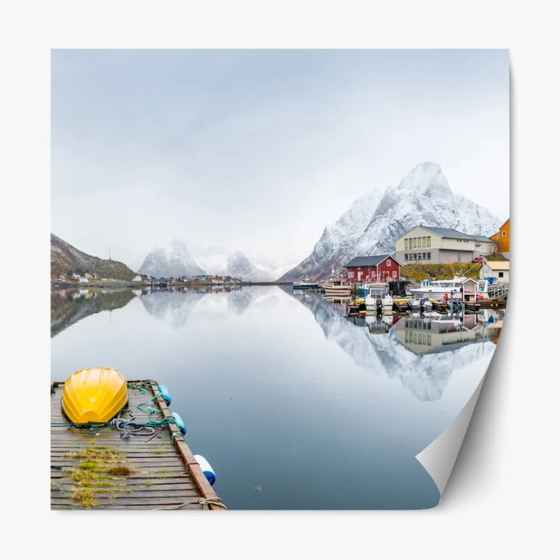 Repositionierbarer Aufkleber spiegelglatter fjord mit bergkulisse