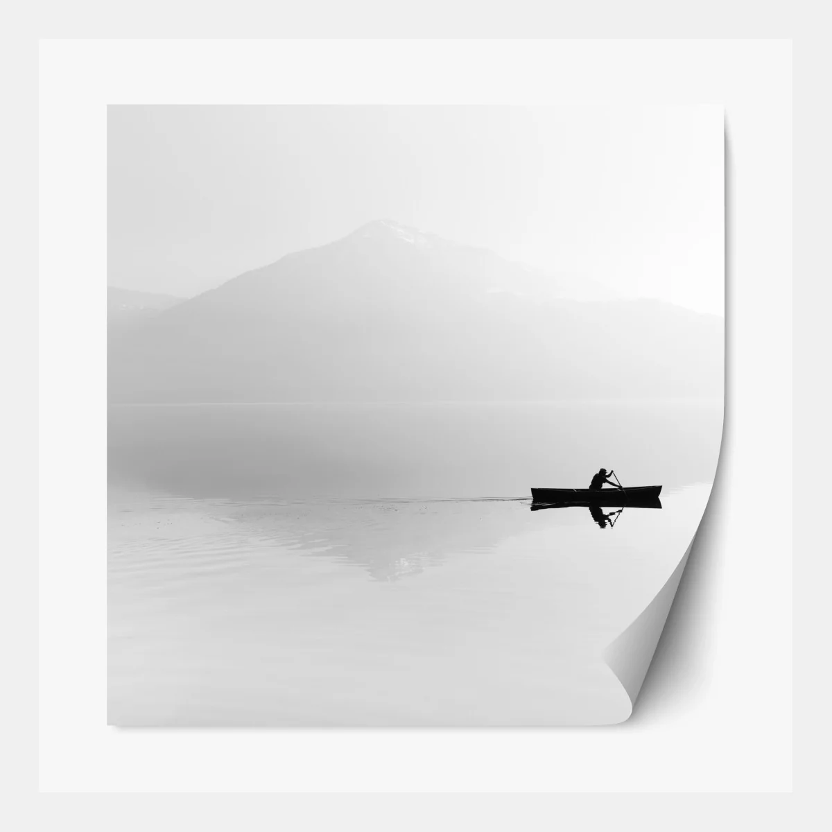 Repositionierbarer Aufkleber einsamer ruderer auf einem nebligen see – Wallnifity® Repositionierbarer Aufkleber einsamer ruderer auf einem nebligen see – Wallnifity®