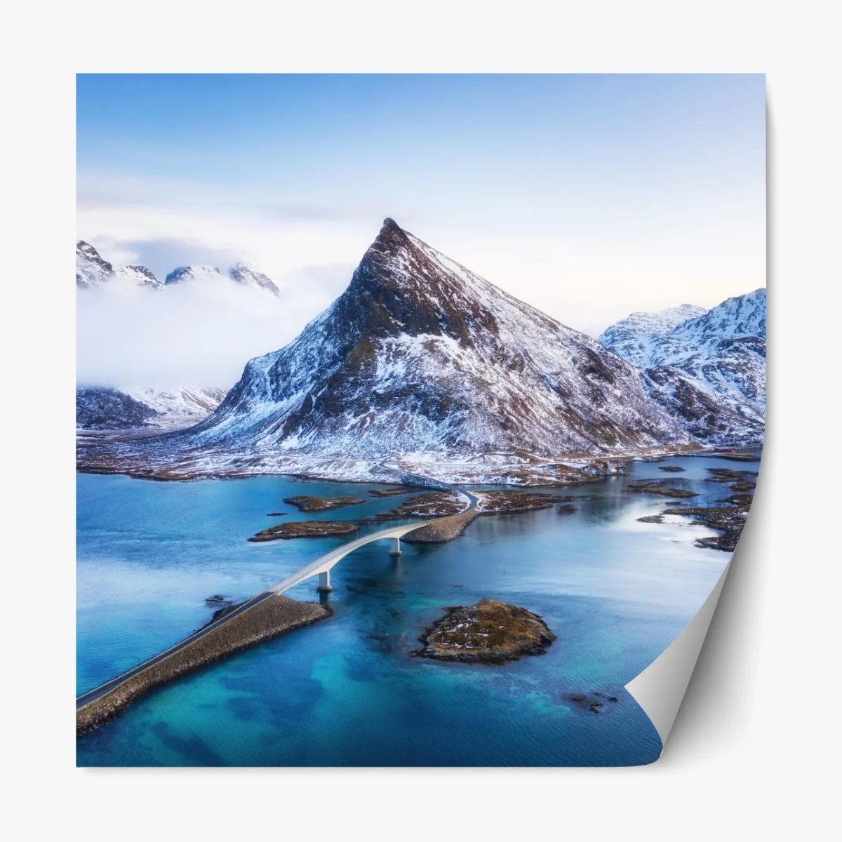 Repositionierbarer Aufkleber Lofoten brücke und berg aus der luft – Wallnifity® Repositionierbarer Aufkleber Lofoten brücke und berg aus der luft – Wallnifity®
