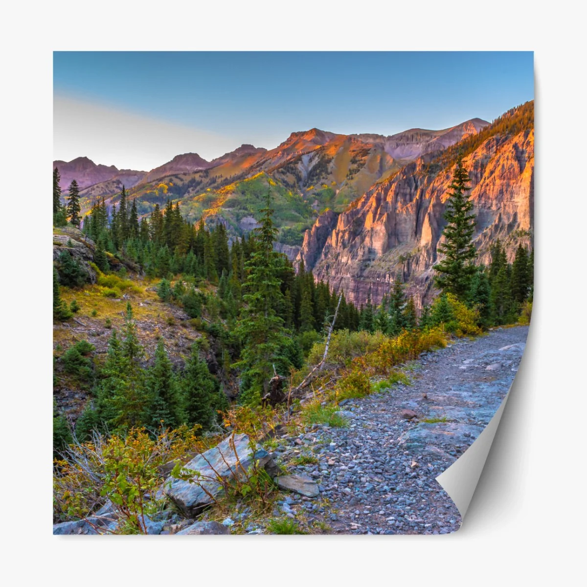 Repositionierbarer Aufkleber alpiner wanderweg im sonnenuntergang – Wallnifity® Repositionierbarer Aufkleber alpiner wanderweg im sonnenuntergang – Wallnifity®