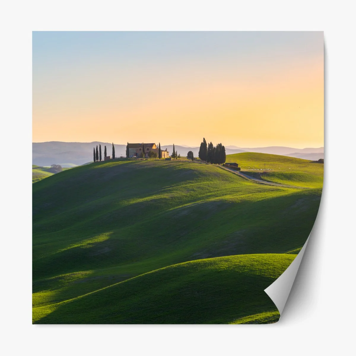 Repositionierbarer Aufkleber bauernhaus auf grünen hügeln, Crete Senesi – Wallnifity® Repositionierbarer Aufkleber bauernhaus auf grünen hügeln, Crete Senesi – Wallnifity®