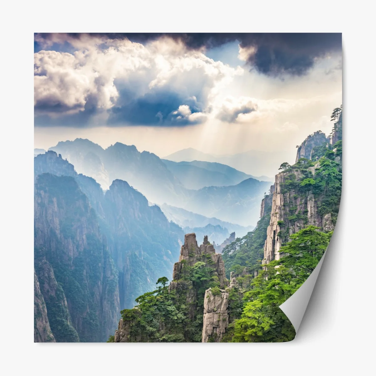 Repositionierbarer Aufkleber neblige bergklippen mit sonnenstrahlen – Wallnifity®