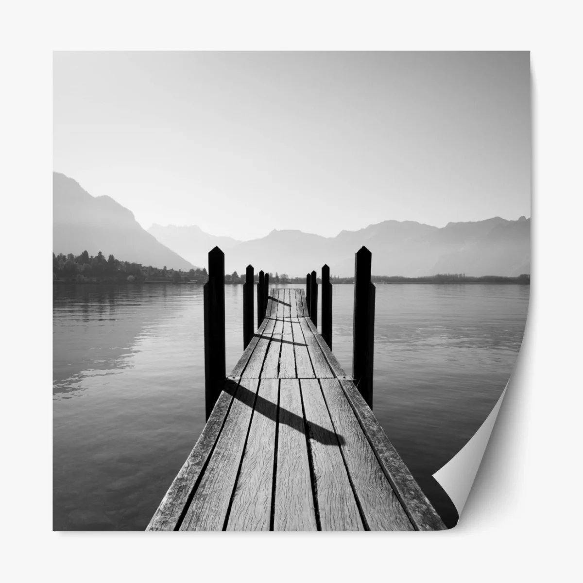 Repositionierbarer Aufkleber ruhiger steg am see in schwarzweiß – Wallnifity® Repositionierbarer Aufkleber ruhiger steg am see in schwarzweiß – Wallnifity®