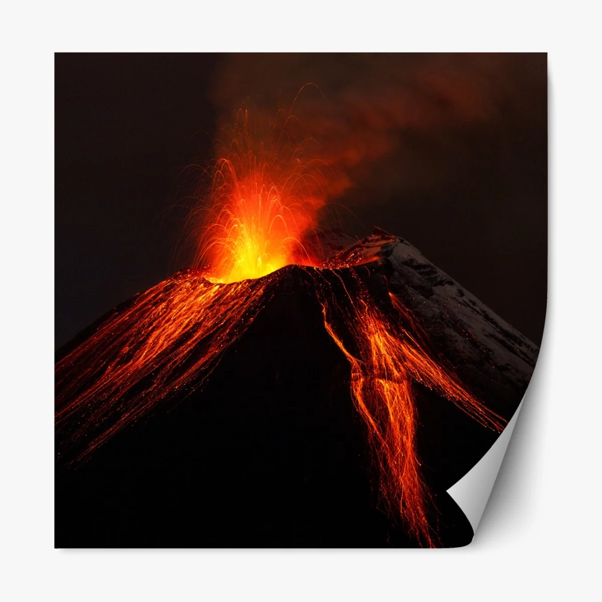 Repositionierbarer Aufkleber glühender vulkanausbruch bei nacht – Wallnifity® Repositionierbarer Aufkleber glühender vulkanausbruch bei nacht – Wallnifity®