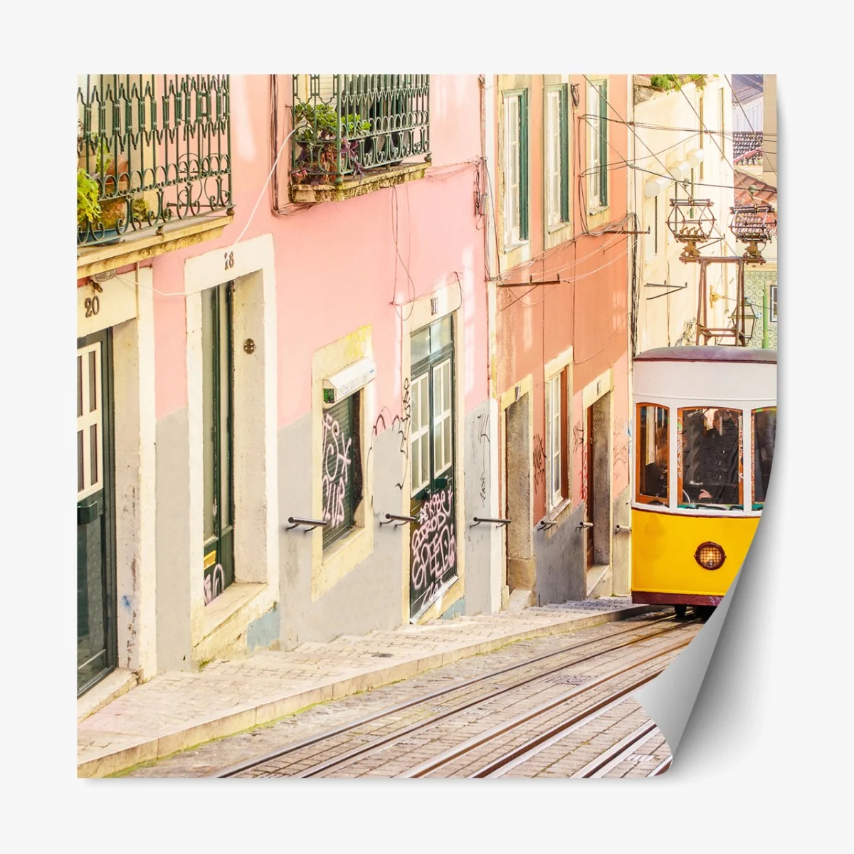 Repositionierbarer Aufkleber sonnige Lissabon straßenbahn in pastellfarben – Wallnifity® Repositionierbarer Aufkleber sonnige Lissabon straßenbahn in pastellfarben – Wallnifity®