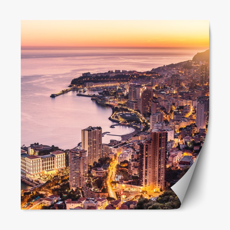 Repositionierbarer Aufkleber sonnenuntergang über der städtischen küstenlinie