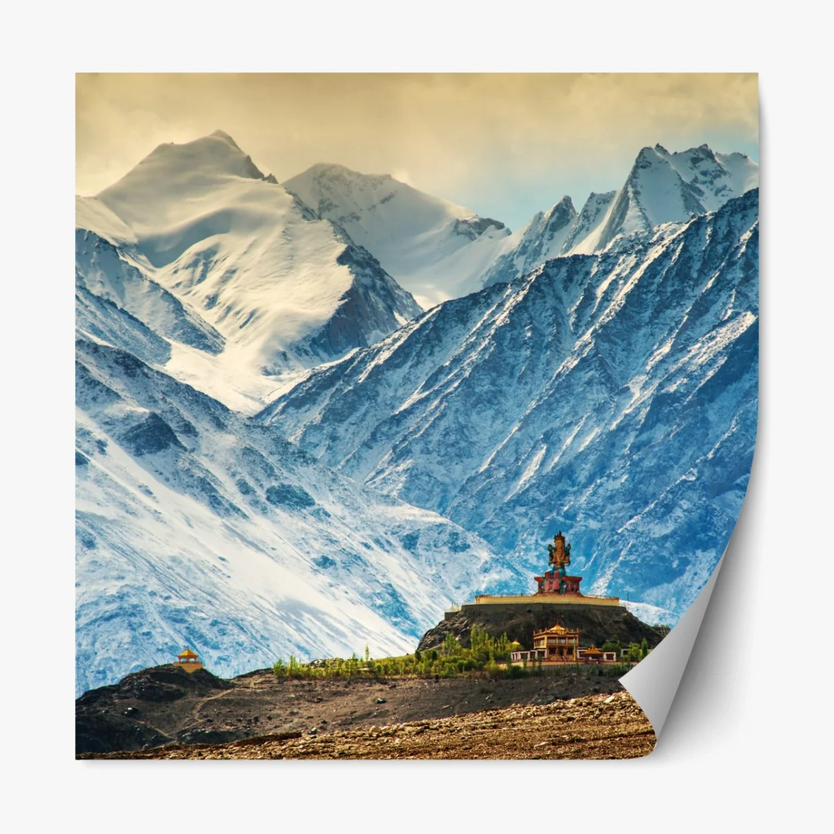 Repositionierbarer Aufkleber majestätisches bergkloster vor schneebedeckten gipfeln – Wallnifity® Repositionierbarer Aufkleber majestätisches bergkloster vor schneebedeckten gipfeln – Wallnifity®