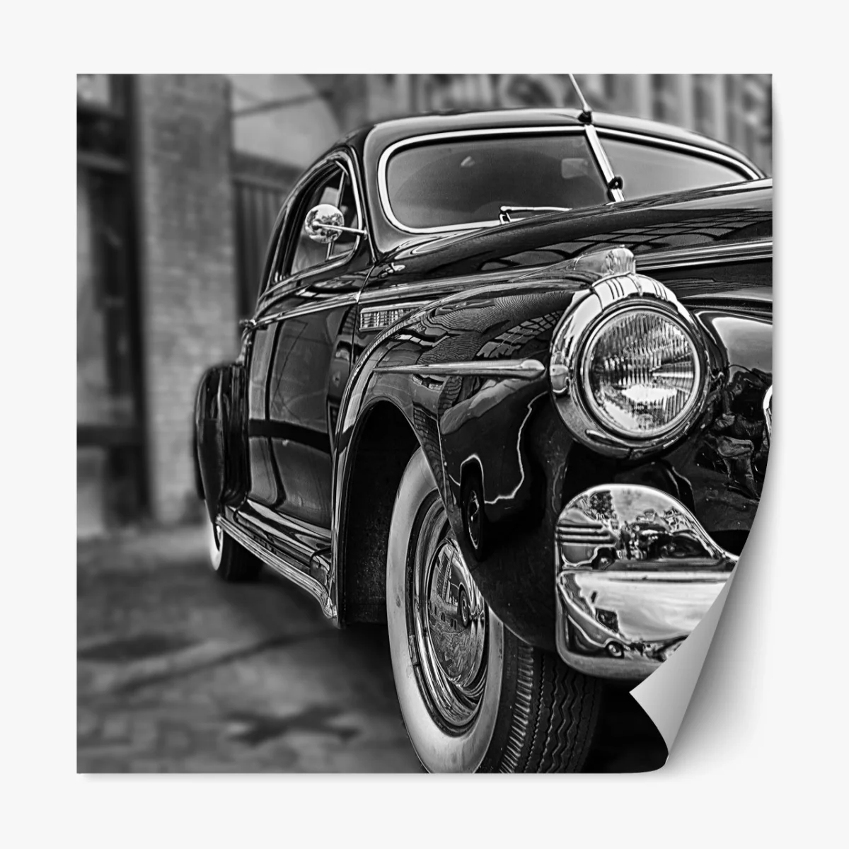 Repositionierbarer Aufkleber vintage klassisches auto auf kopfsteinpflaster – Wallnifity® Repositionierbarer Aufkleber vintage klassisches auto auf kopfsteinpflaster – Wallnifity®