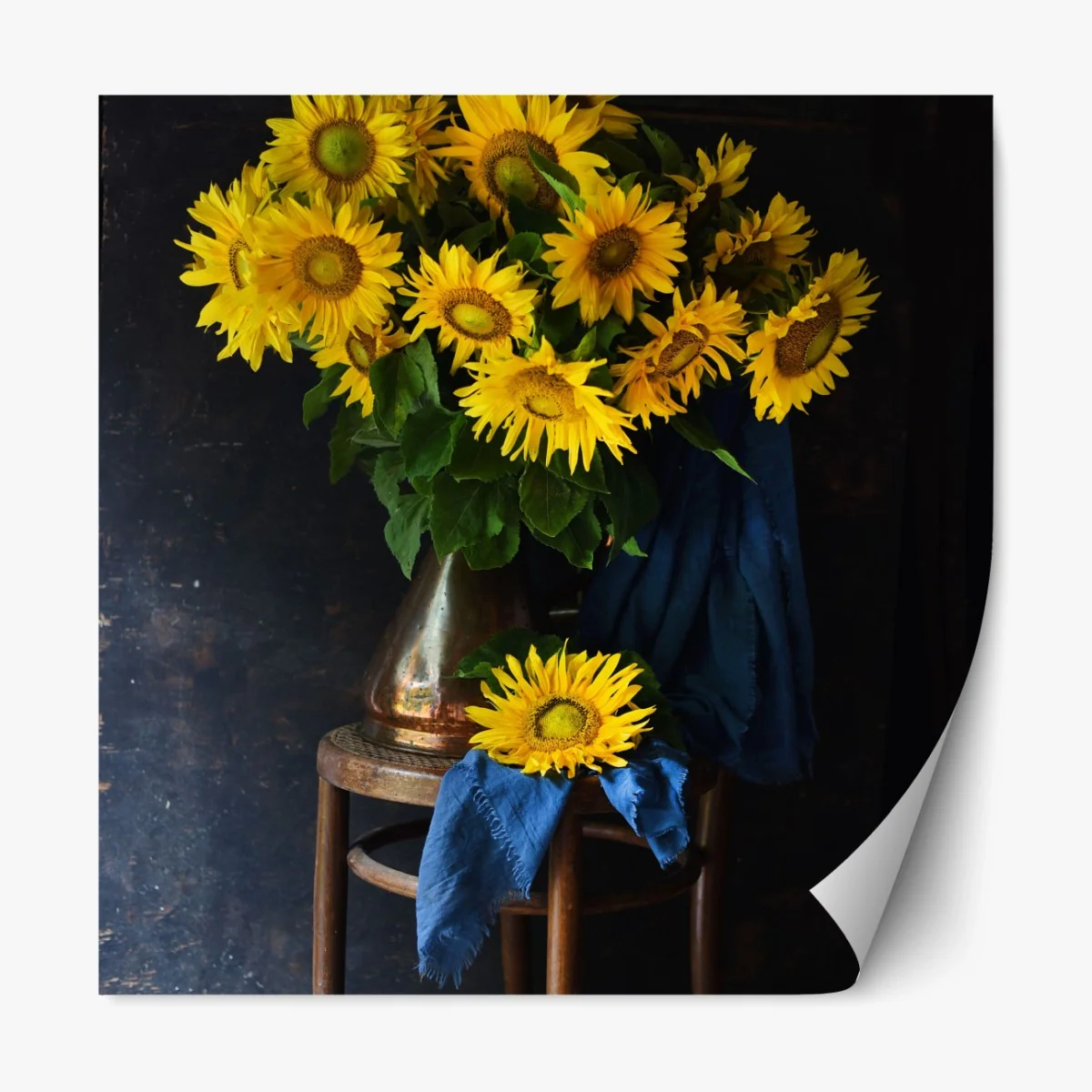 Repositionierbarer Aufkleber leuchtender sonnenblumenstrauß auf vintage-hocker – Wallnifity® Repositionierbarer Aufkleber leuchtender sonnenblumenstrauß auf vintage-hocker – Wallnifity®