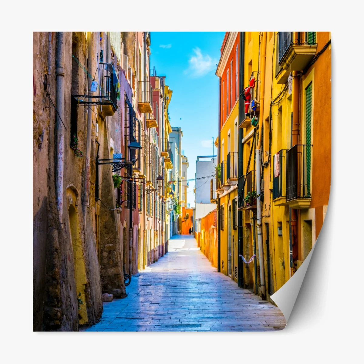 Repositionierbarer Aufkleber sonnenbeschienene mediterrane gasse mit bunten fassaden – Wallnifity® Repositionierbarer Aufkleber sonnenbeschienene mediterrane gasse mit bunten fassaden – Wallnifity®