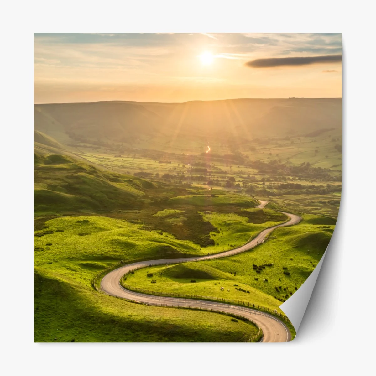 Repositionierbarer Aufkleber goldener sonnenuntergang über einer geschwungenen landstraße – Wallnifity® Repositionierbarer Aufkleber goldener sonnenuntergang über einer geschwungenen landstraße – Wallnifity®