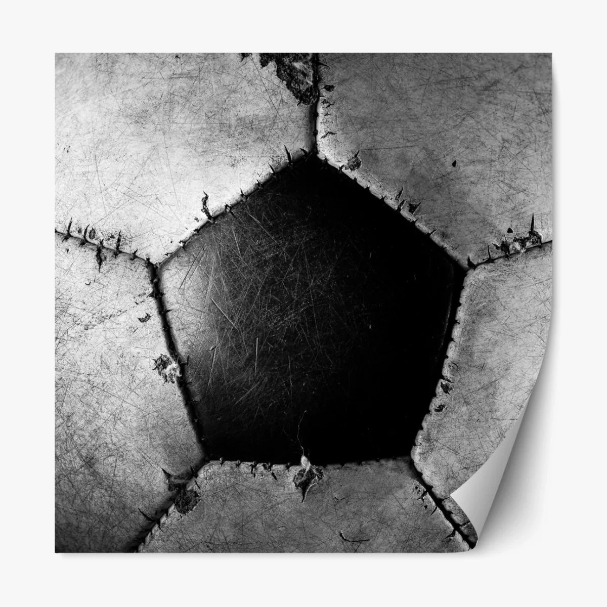 Repositionierbarer Aufkleber abgenutzter fußball - nahaufnahme – Wallnifity® Repositionierbarer Aufkleber abgenutzter fußball - nahaufnahme – Wallnifity®