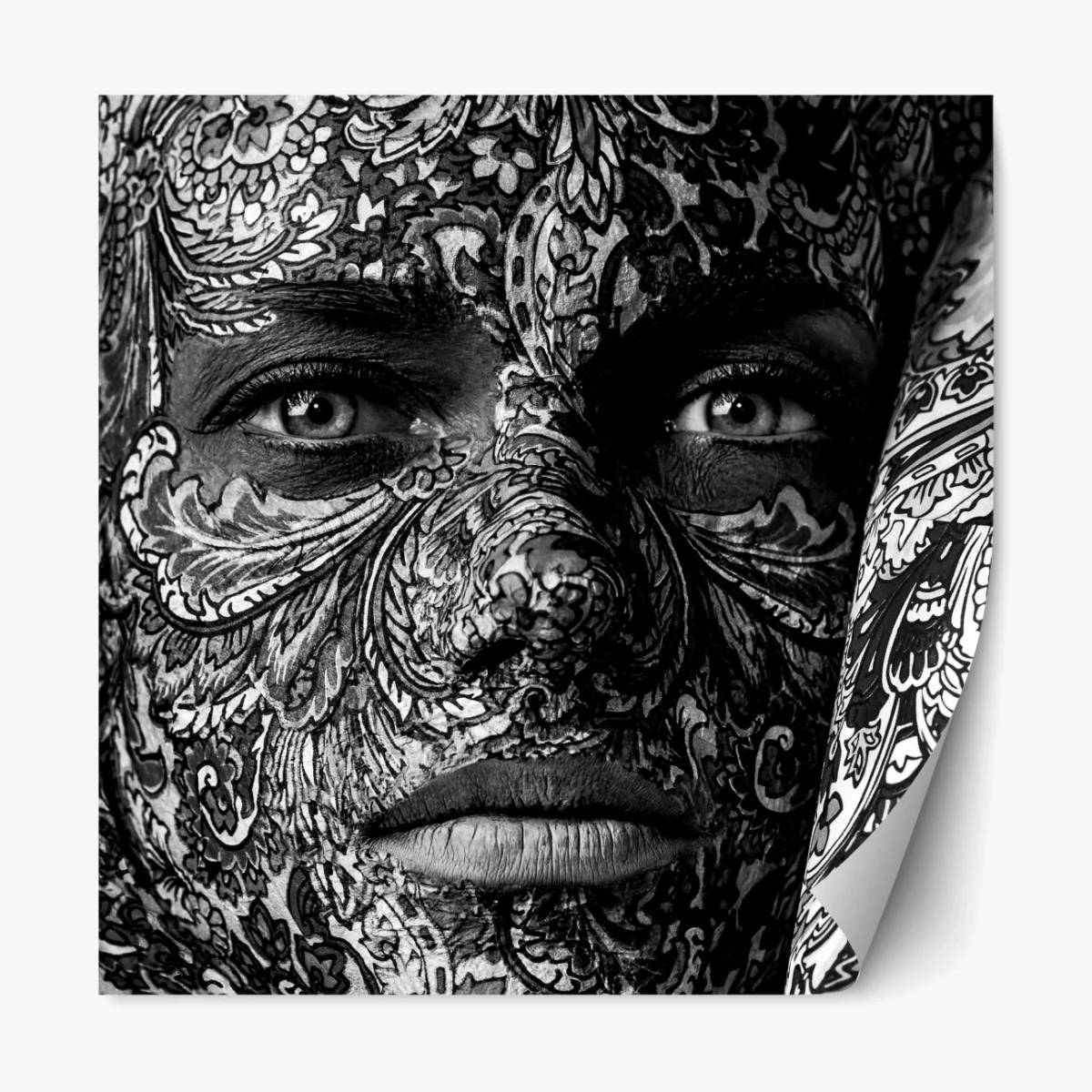 Repositionierbarer Aufkleber ornamentales porträt mit floralen mustern – Wallnifity® Repositionierbarer Aufkleber ornamentales porträt mit floralen mustern – Wallnifity®