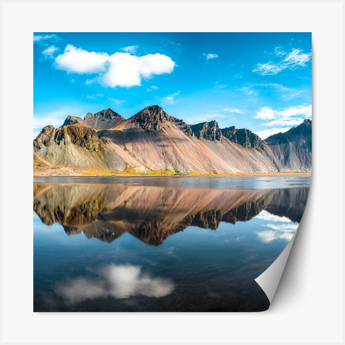 Repositionierbarer Aufkleber gespiegeltes Vestrahorn bei Stokksnes, Island – Wallnifity® Repositionierbarer Aufkleber gespiegeltes Vestrahorn bei Stokksnes, Island – Wallnifity®