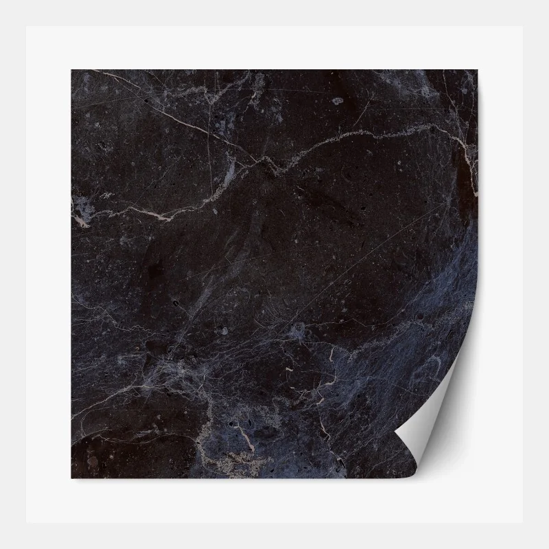 Repositionierbarer Aufkleber dunkle marmortextur mit blauen adern