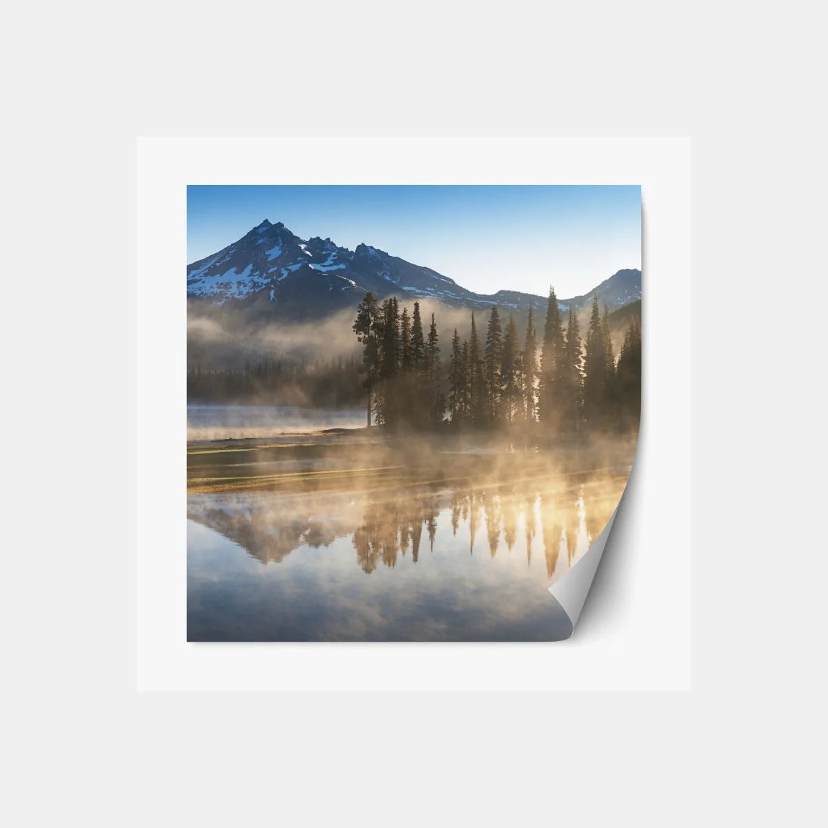 Repositionierbarer Aufkleber nebliger bergspiegel am see bei sonnenaufgang – Wallnifity®